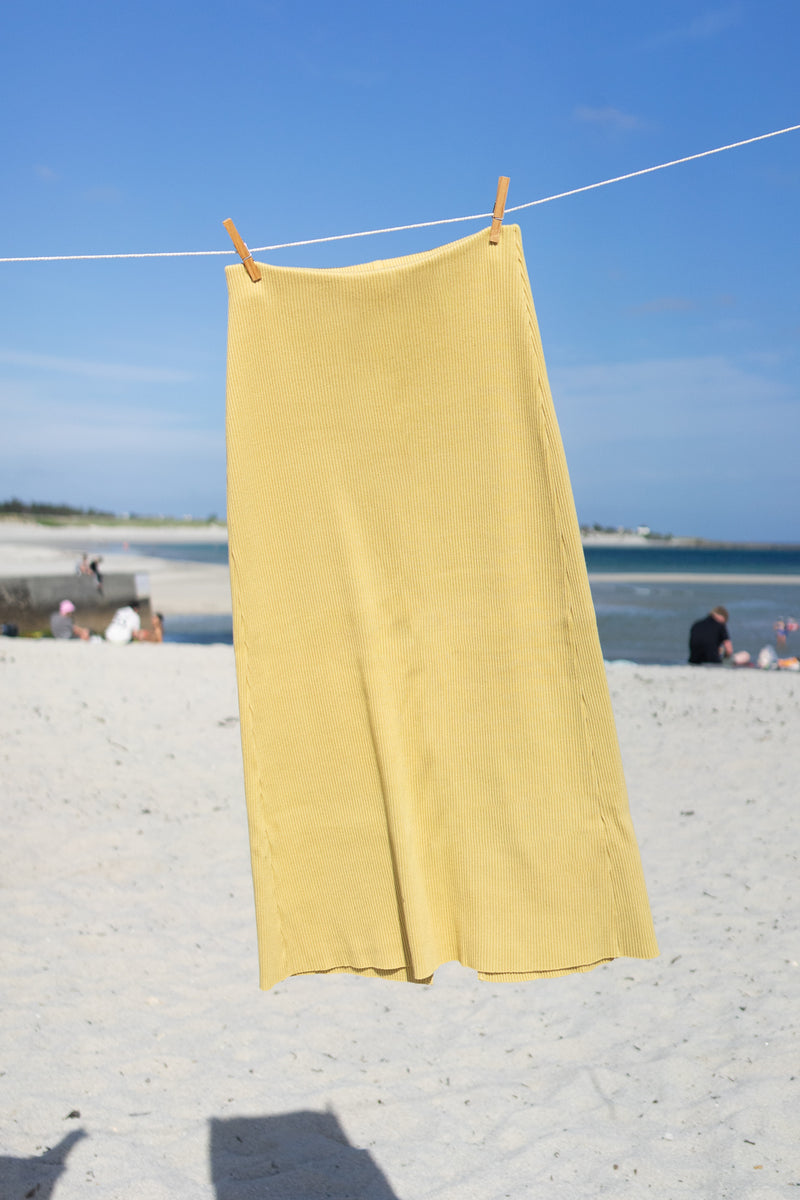 Ribbed Knit Midi Skirt in Pollen