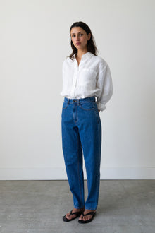 Carrot Jean in Medium Blue Denim